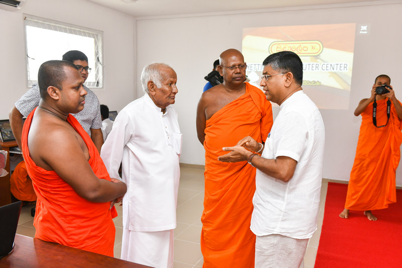 Siddhalepa opens Computer Lab in Parama Dhamma Chaitya Pirivena